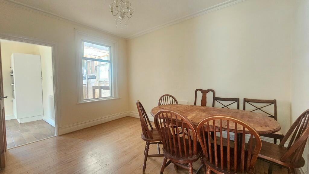 Additional image 11 of LARGE 4 Bed Detached House in Winton