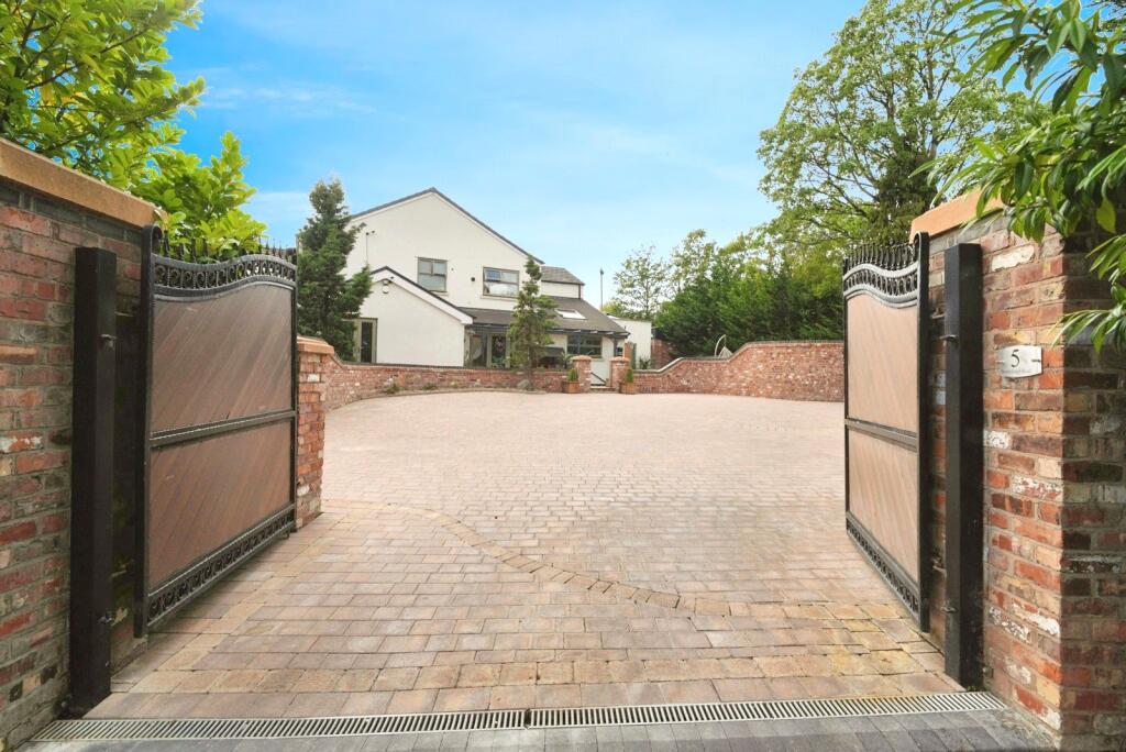 Stoneclough Road, Kearsley, Bolton, Greater Manchester, BL4