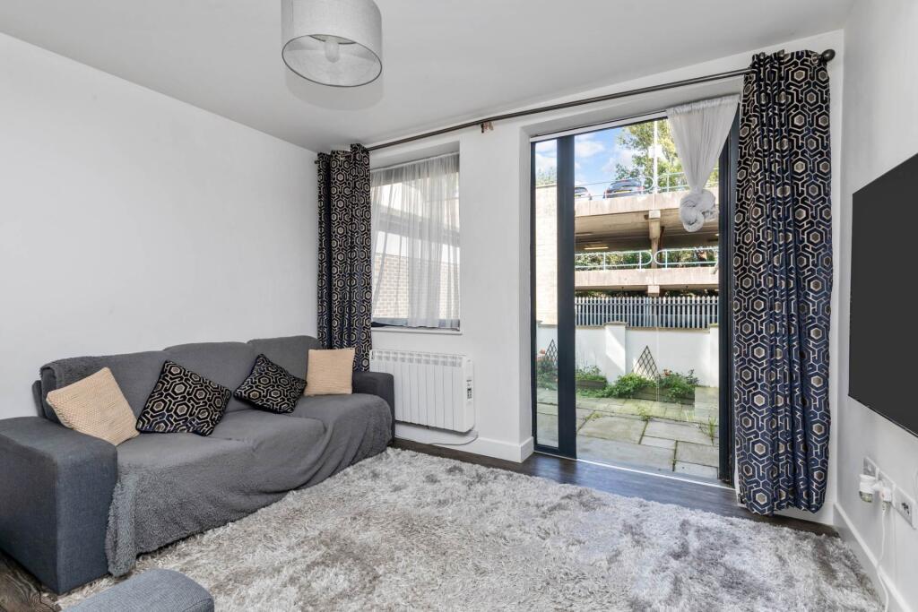 Additional image 4 of Skyline Apartments, 1 The Causeway