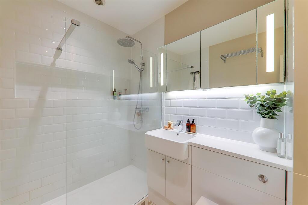 Additional image 11 of Grove Lodge, Broadwater, BN14