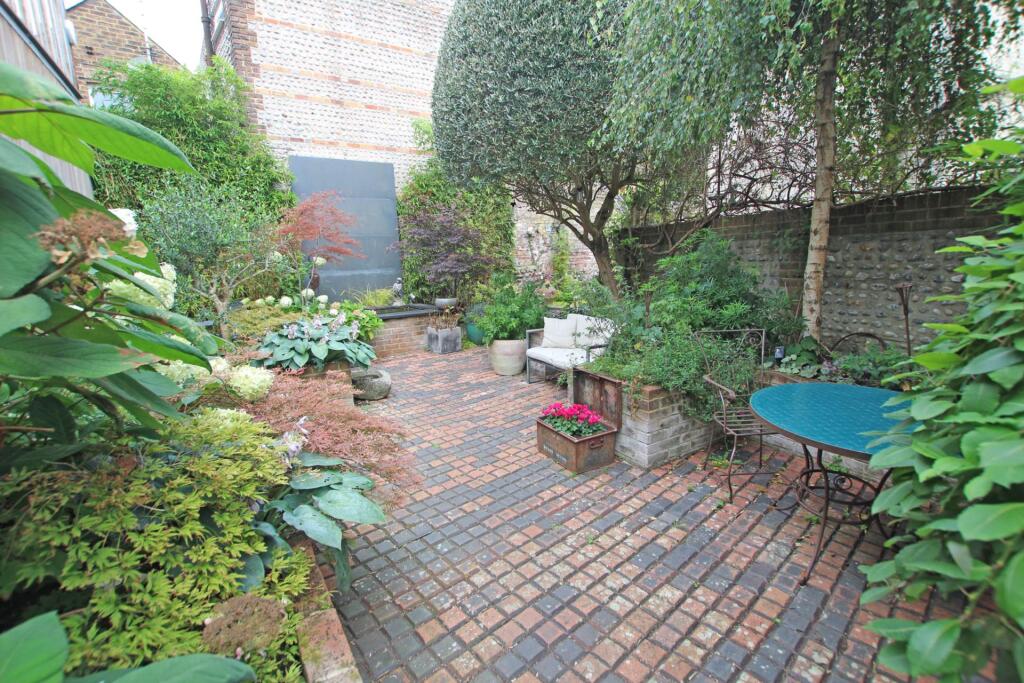 Additional image 18 of Crown Street, Eastbourne, BN21 1NX