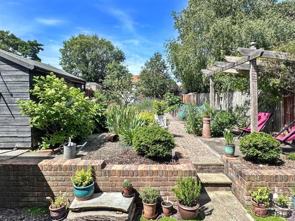 Additional image 28 of Central Avenue, Eastbourne