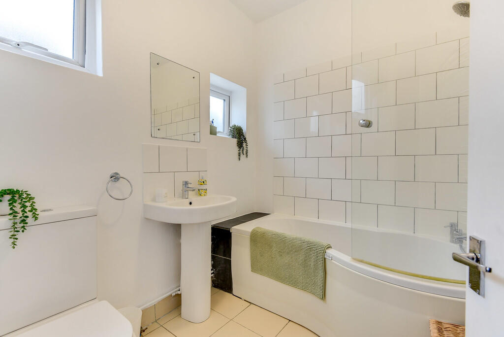 Additional image 11 of Broadwater Road