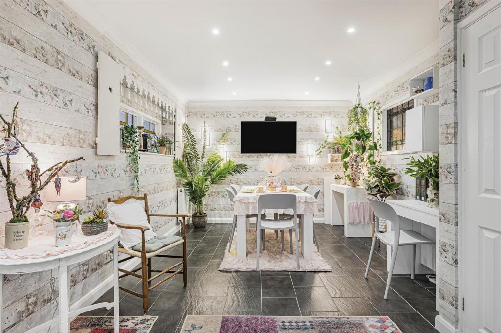 Additional image 11 of Swimming Pool, Chyngton Way, Seaford