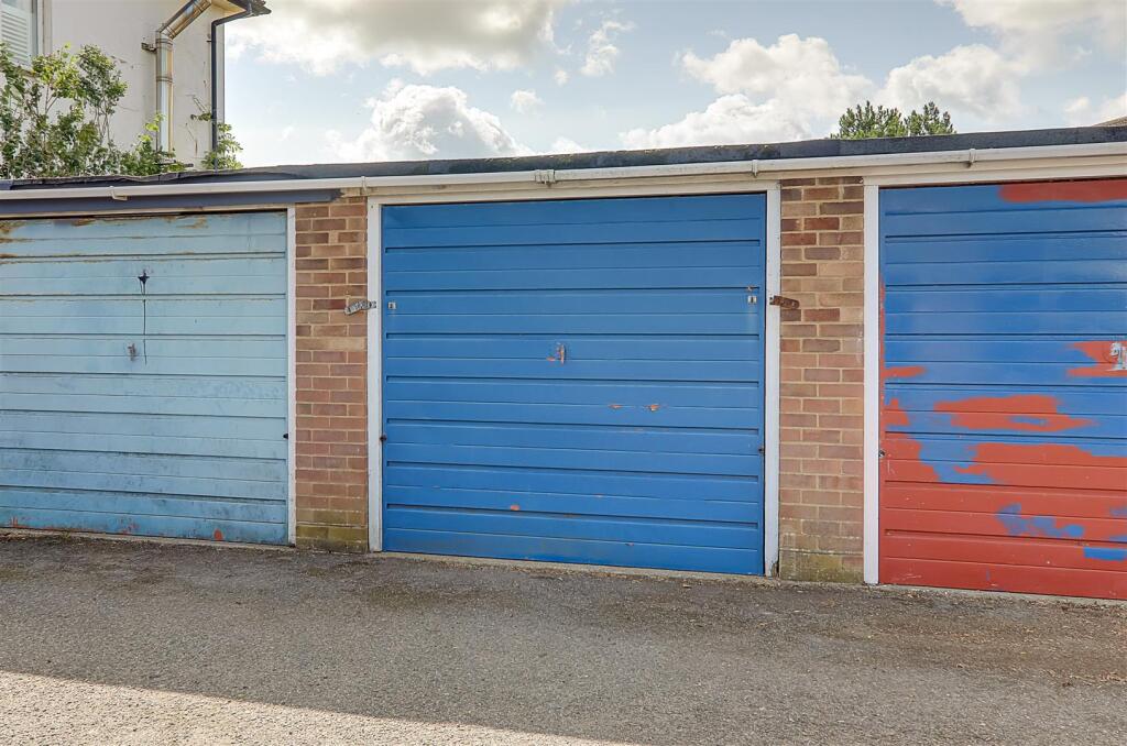 Additional image 14 of Grove Lodge, Broadwater, BN14