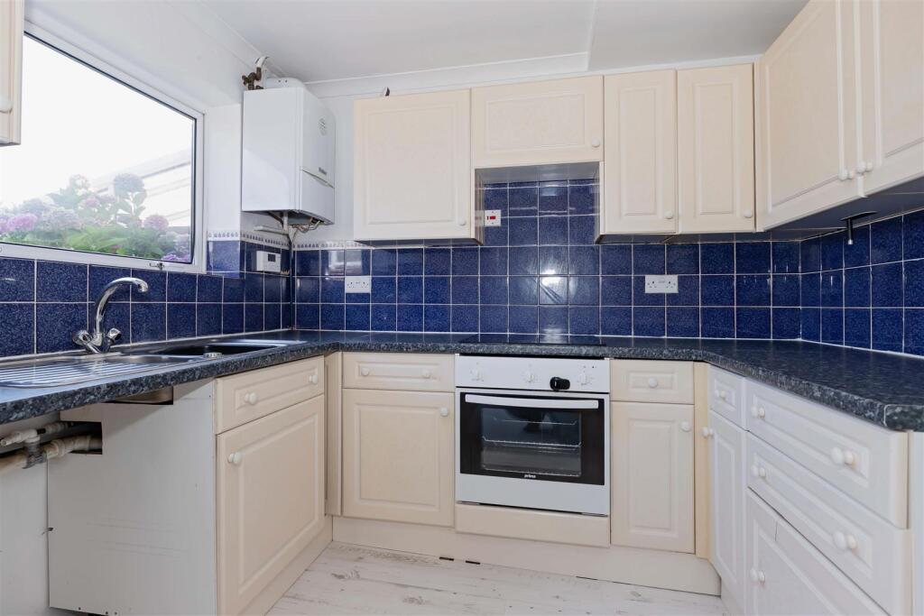 Additional image 5 of Coleridge Crescent, Goring-By-Sea