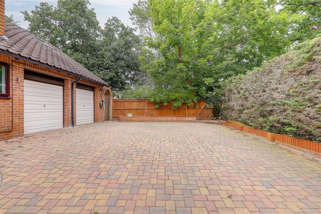 Additional image 31 of Prince William Close, Findon, BN14