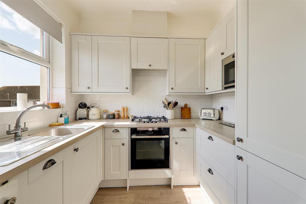 Additional image 18 of Grove Lodge, Broadwater, BN14