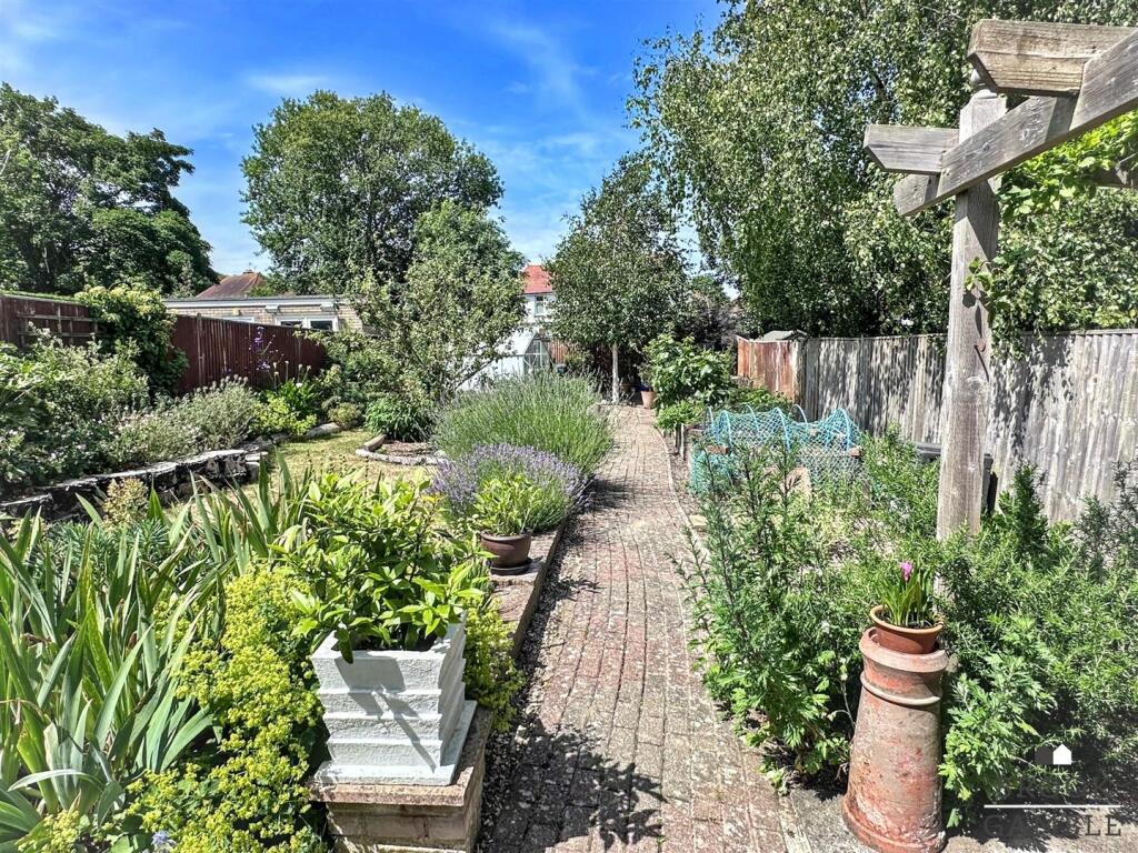 Additional image 24 of Central Avenue, Eastbourne