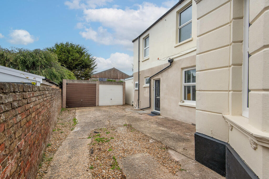 Additional image 17 of Broadwater Road