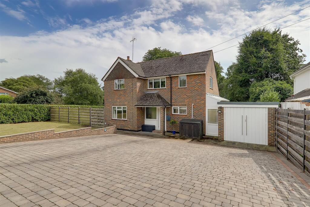 Fifth Avenue, Charmandean, Worthing