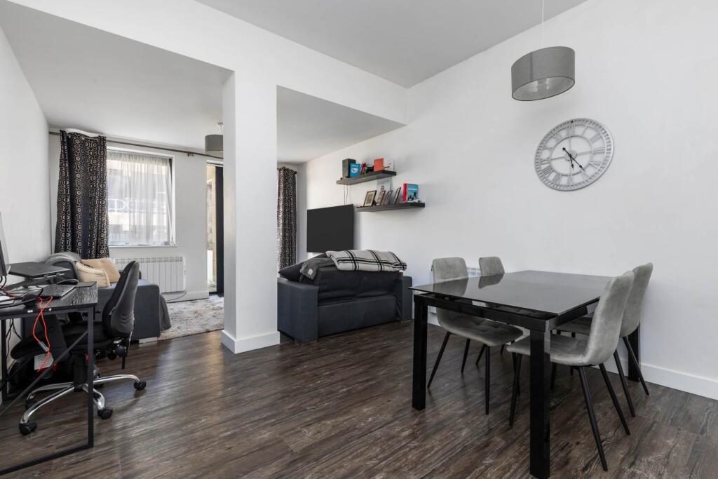 Additional image 3 of Skyline Apartments, 1 The Causeway