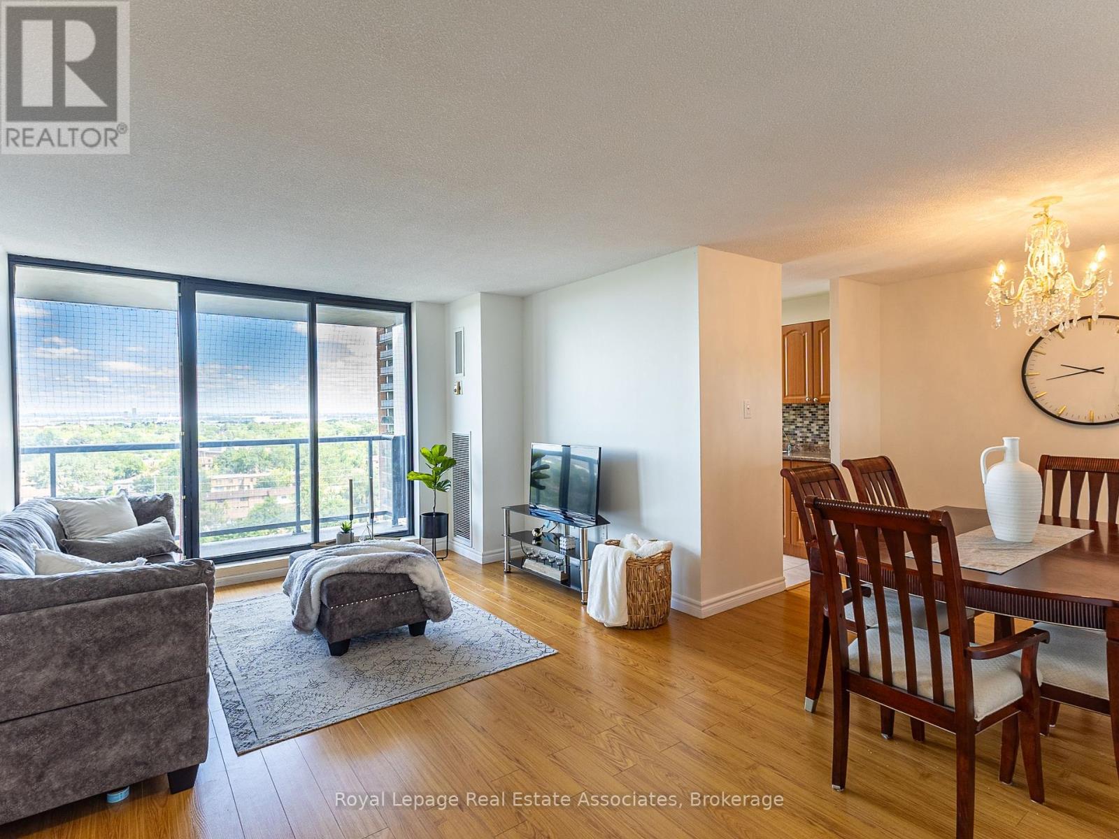 Property image for 1205 - 17 KNIGHTSBRIDGE ROAD|Brampton (Queen Street Corridor), Ontario L6T3X9