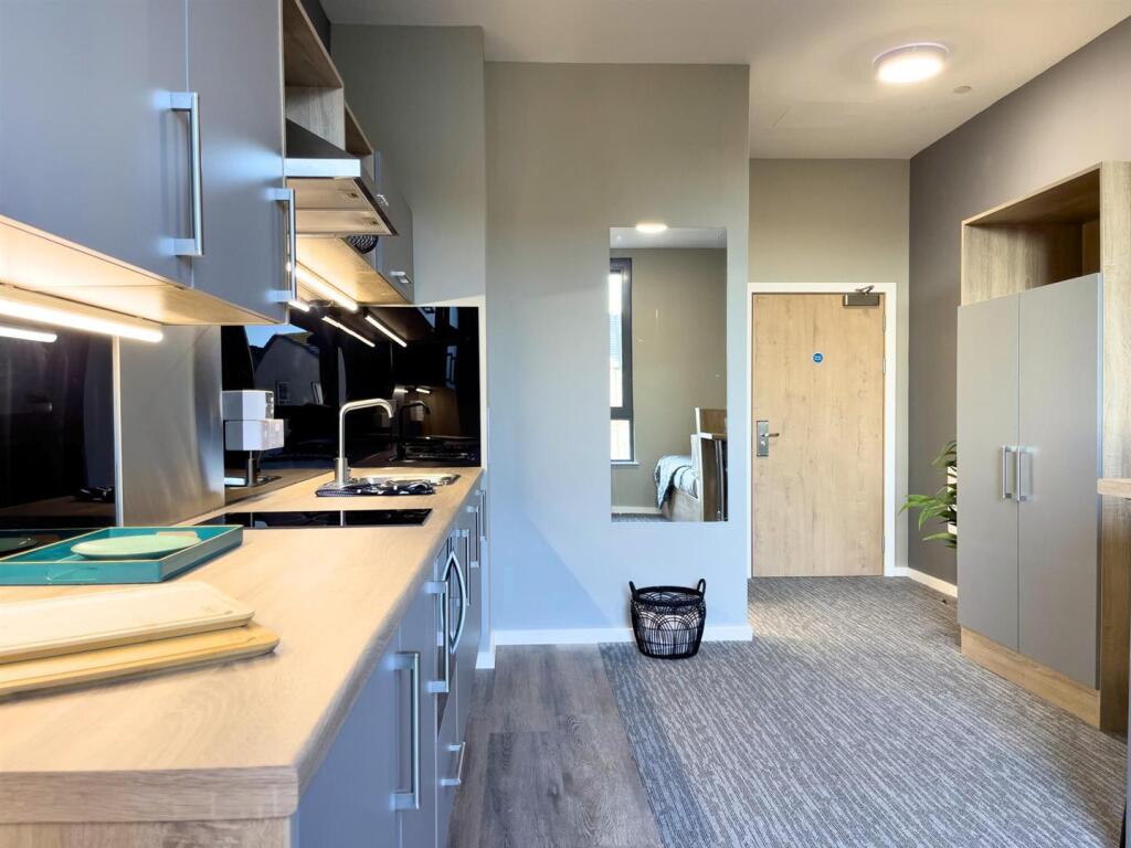 Additional image 22 of Aberdeen | Student | September | AB11