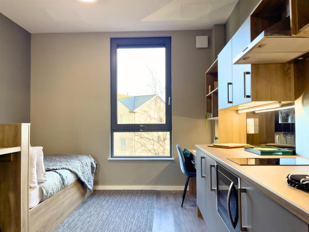 Additional image 2 of Aberdeen | Student | September | AB11