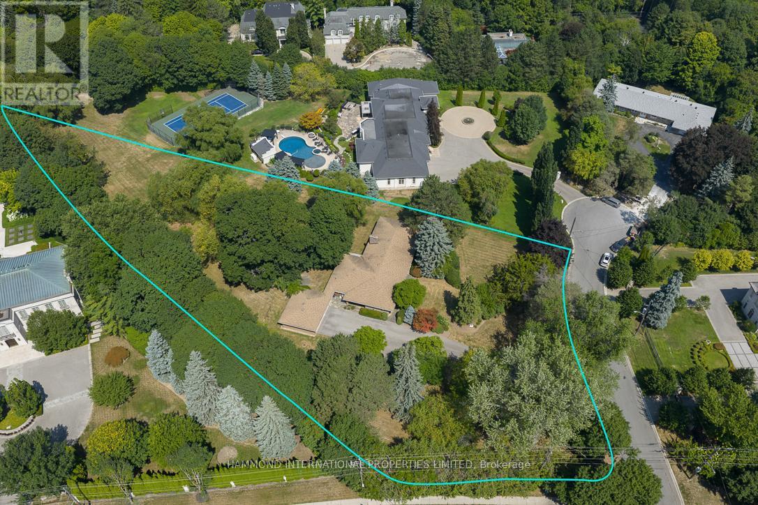 Property image for 2 BRIDLE HEATH GATE|Toronto (Bridle Path-Sunnybrook-York Mills), Ontario M3B2B4