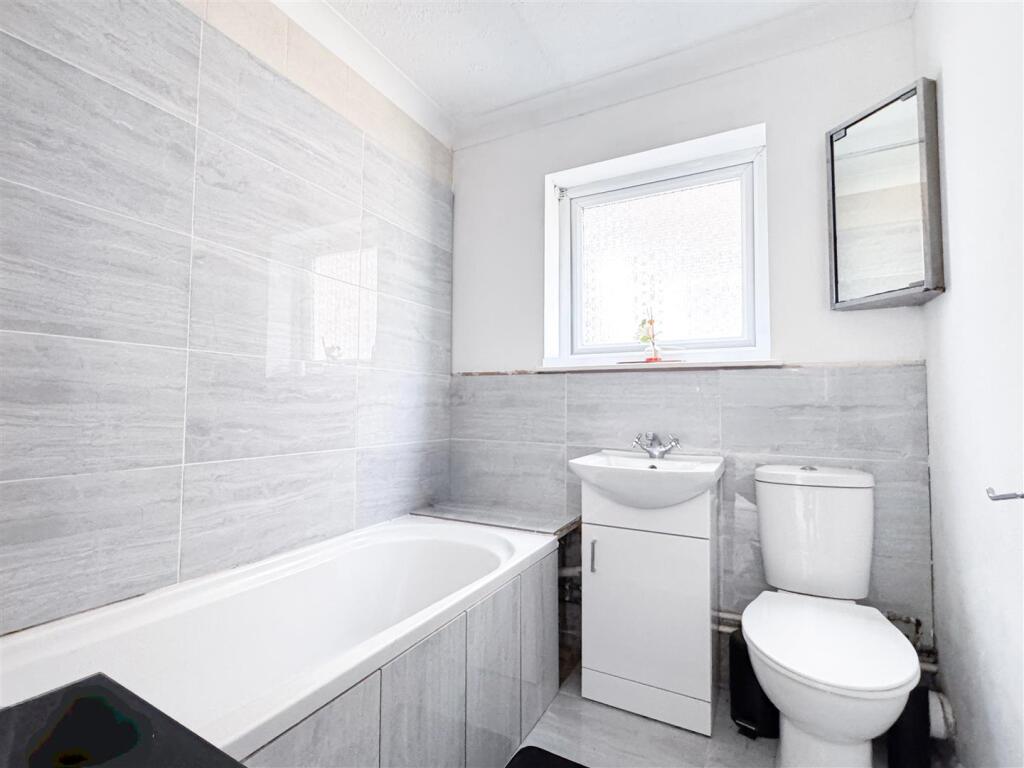 Additional image 10 of Summerfields Avenue, Hailsham BN27 3AW