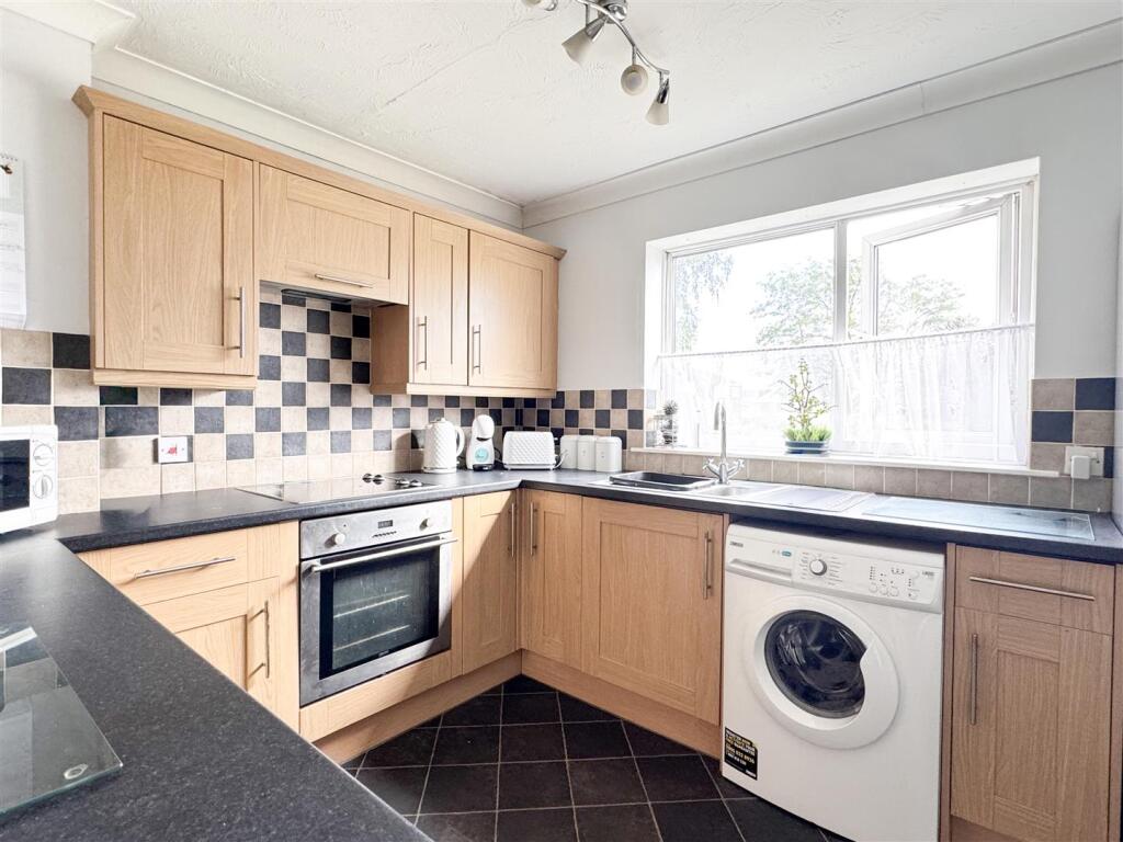 Additional image 4 of Summerfields Avenue, Hailsham BN27 3AW
