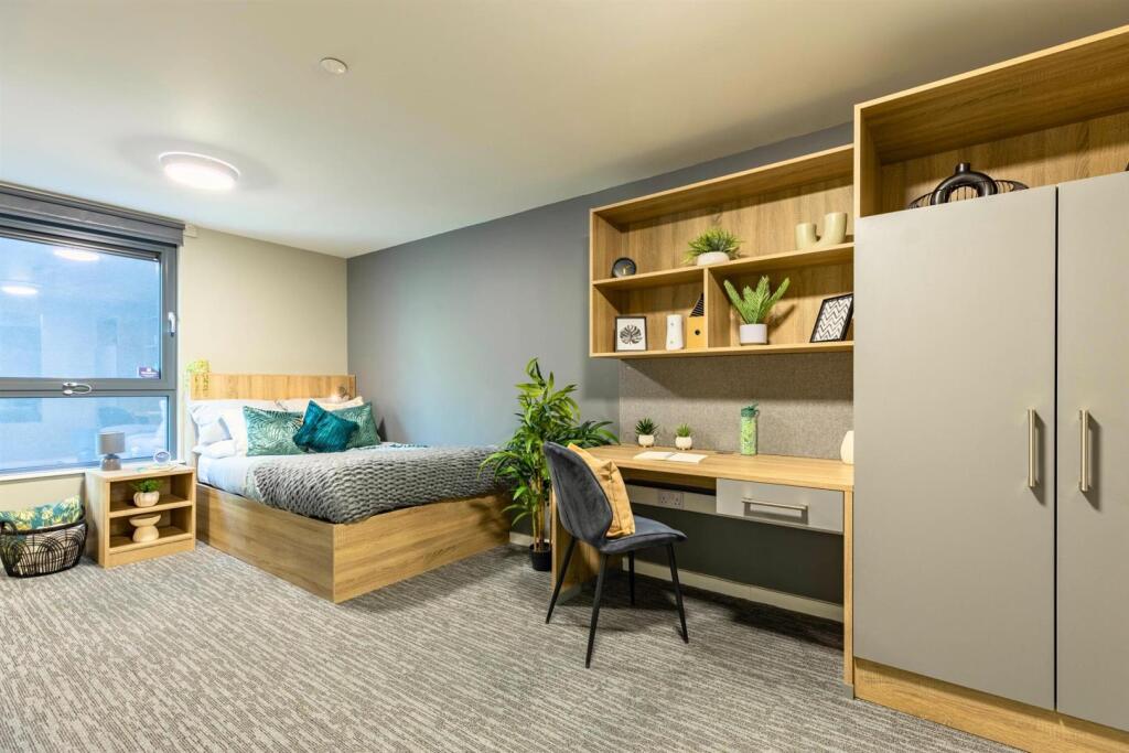 Additional image 10 of Aberdeen | Student | September | AB11