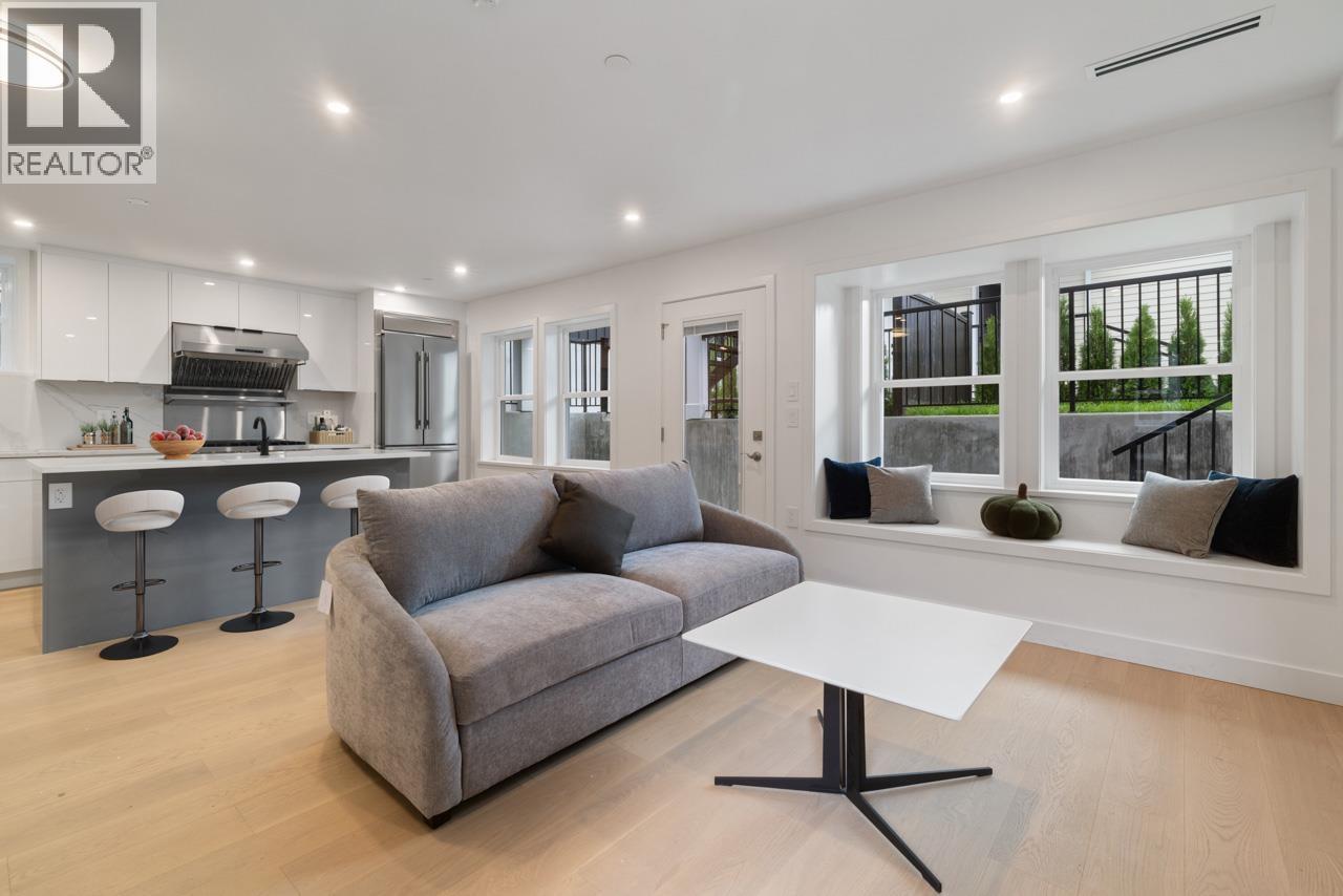 2 2022 E 4TH AVENUE|Vancouver, British Columbia V5N1K4