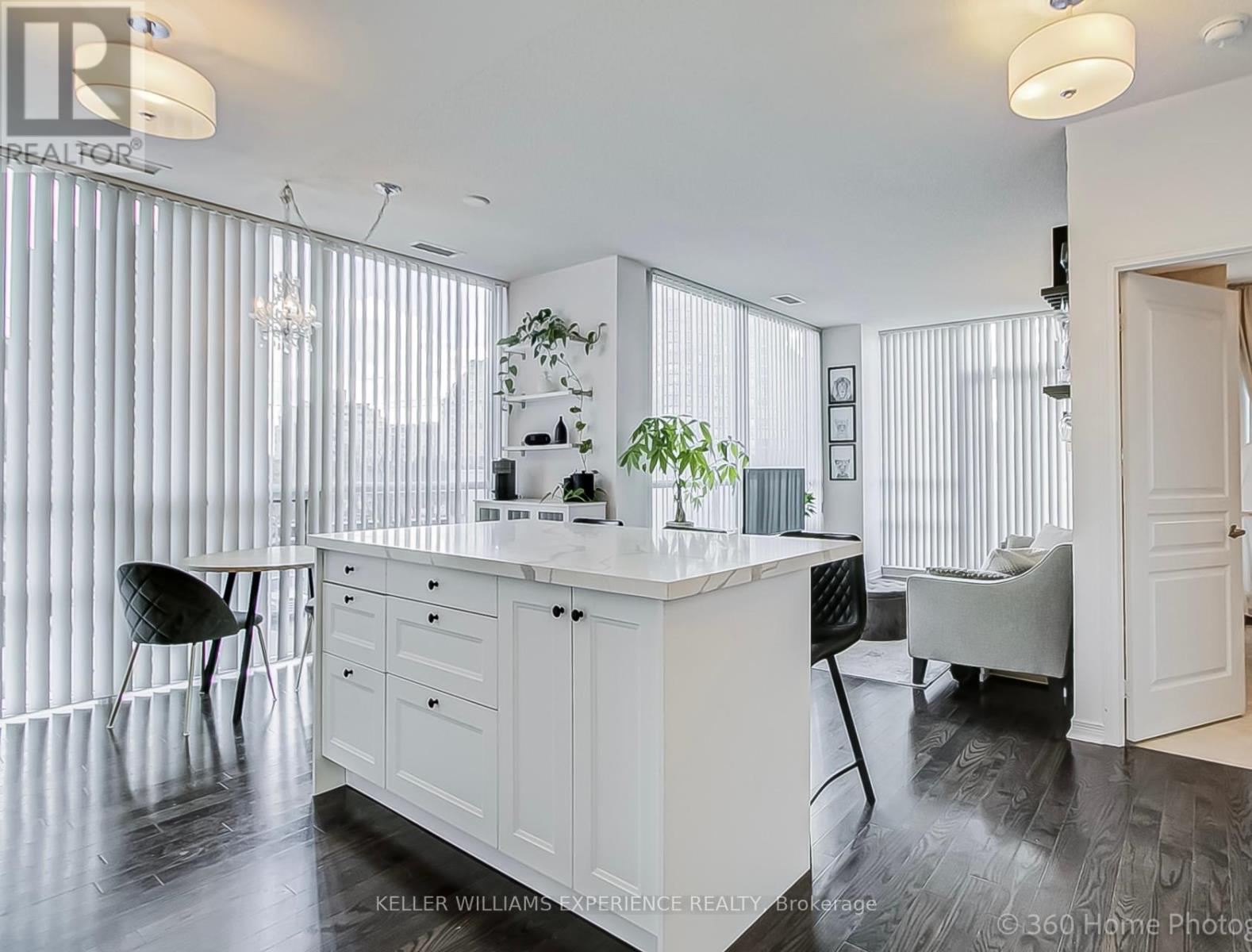 201 - 15 LEGION ROAD|Toronto (Mimico), Ontario M8V0A9