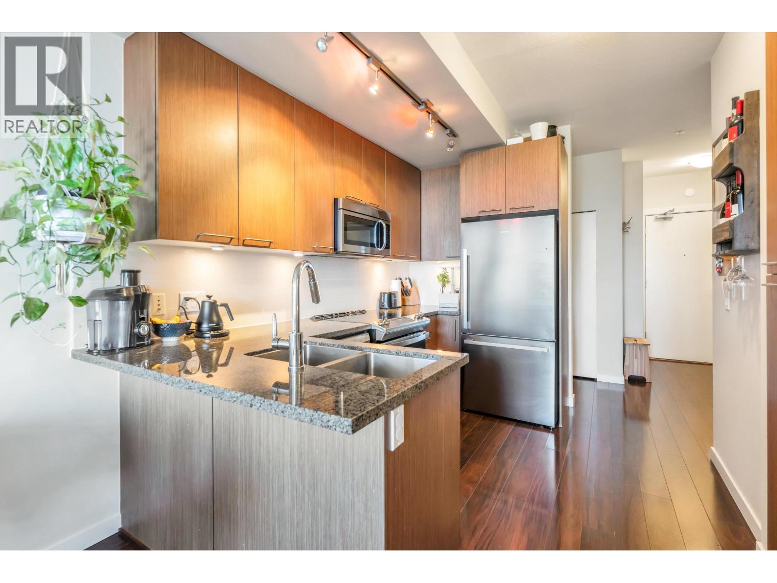 Property image for 305 2008 E 54TH AVENUE|Vancouver, British Columbia V5P1Y6