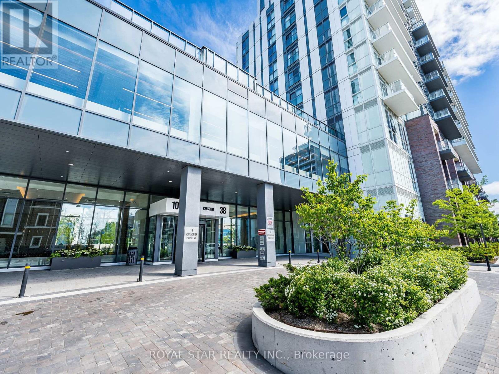 1120 - 38 HONEYCRISP CRESCENT|Vaughan (Concord), Ontario L4K0M8