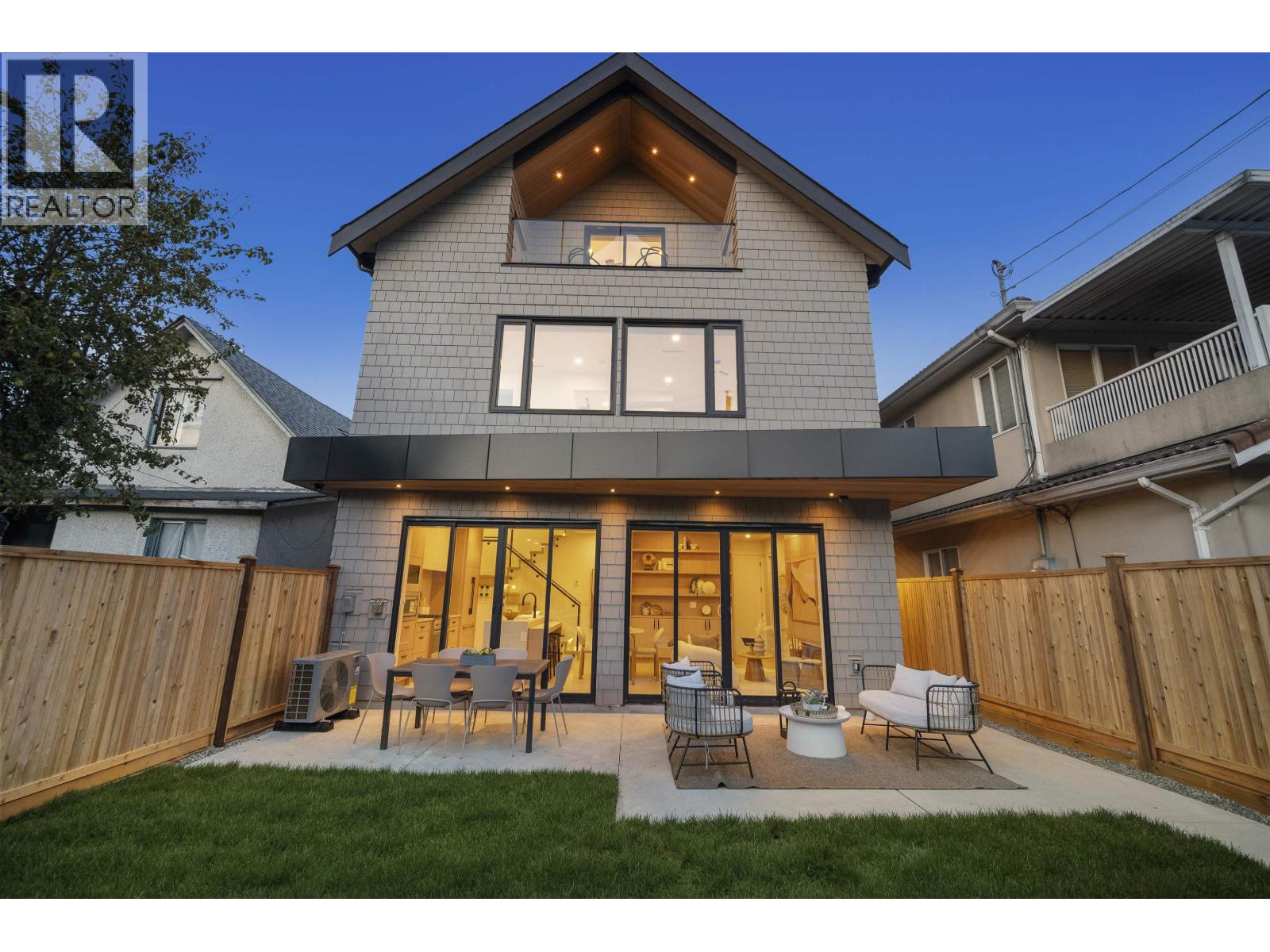 2 5033 PRINCE ALBERT STREET|Vancouver, British Columbia V5W3C5