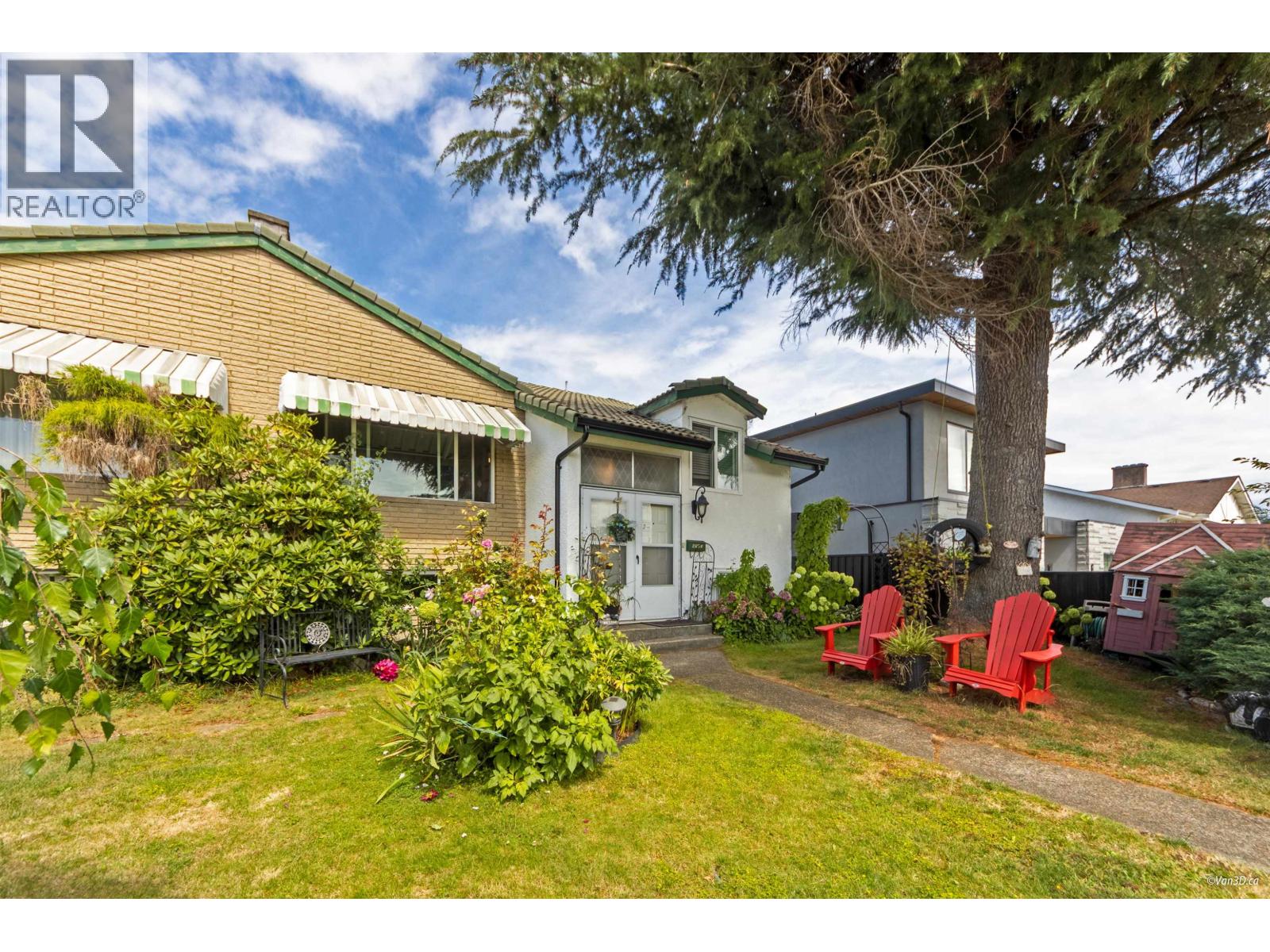 6593 LOCHDALE STREET|Burnaby, British Columbia V5B2M7