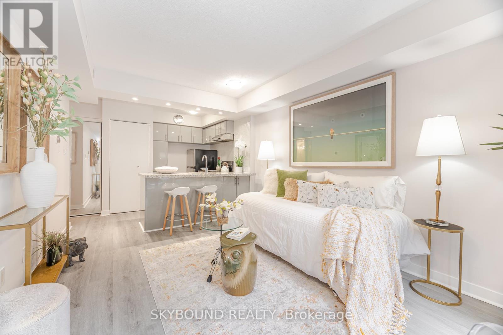 TH1223 - 21 PIRANDELLO STREET|Toronto (Niagara), Ontario M6K3P4