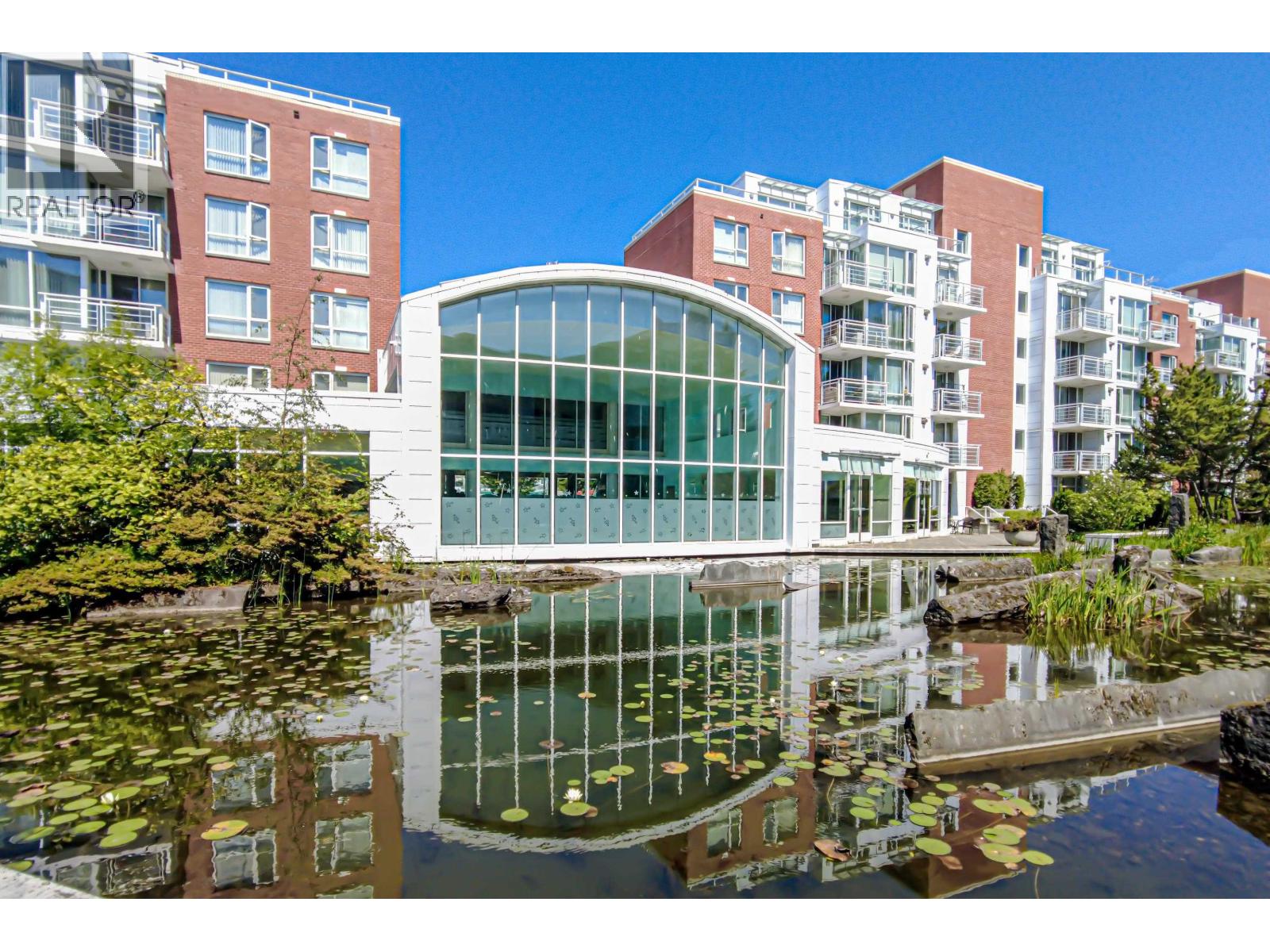 212 688 FAIRCHILD ROAD|Vancouver, British Columbia V5Z4P7