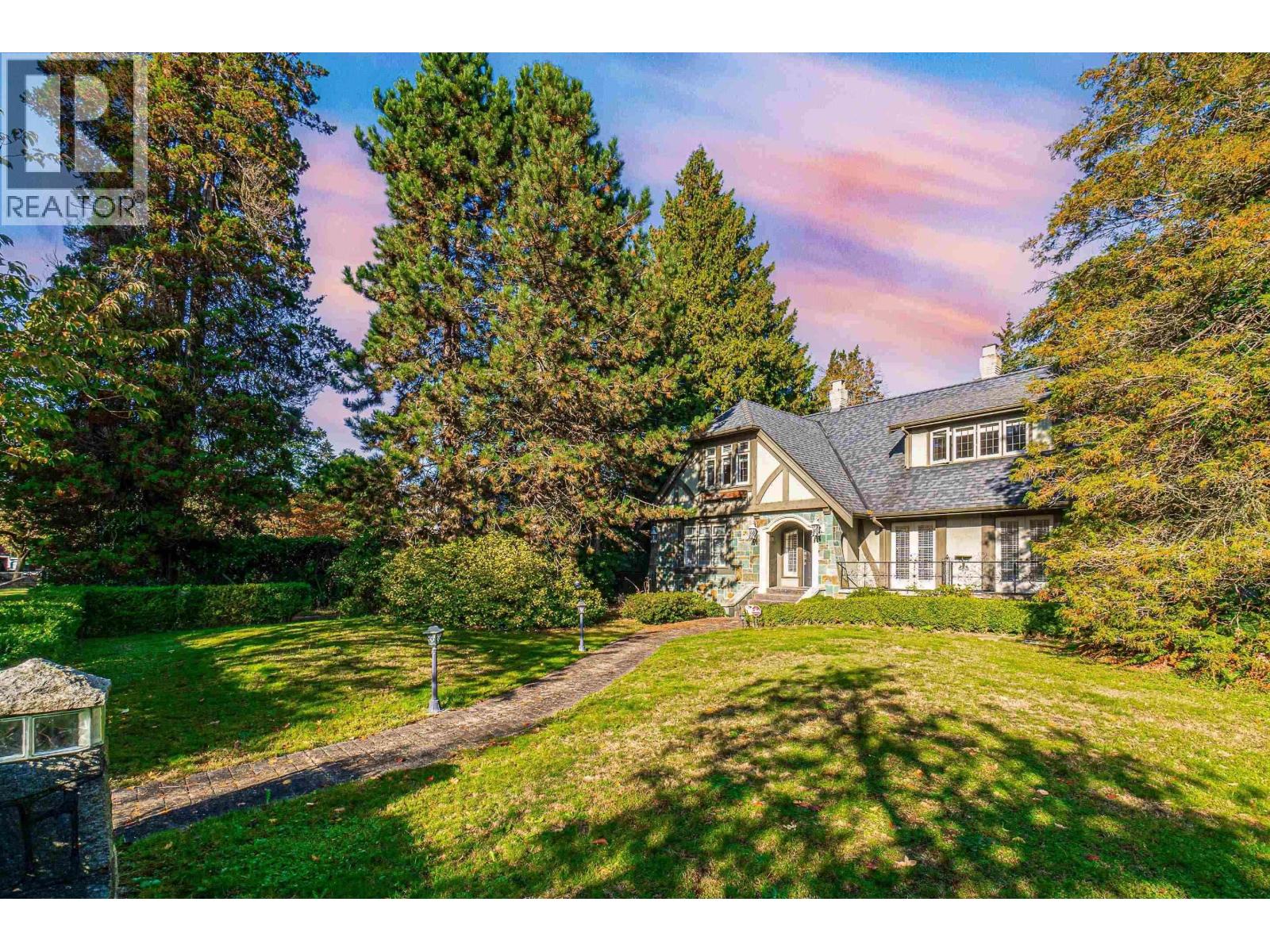 1667 W 40TH AVENUE|Vancouver, British Columbia V6M1W1