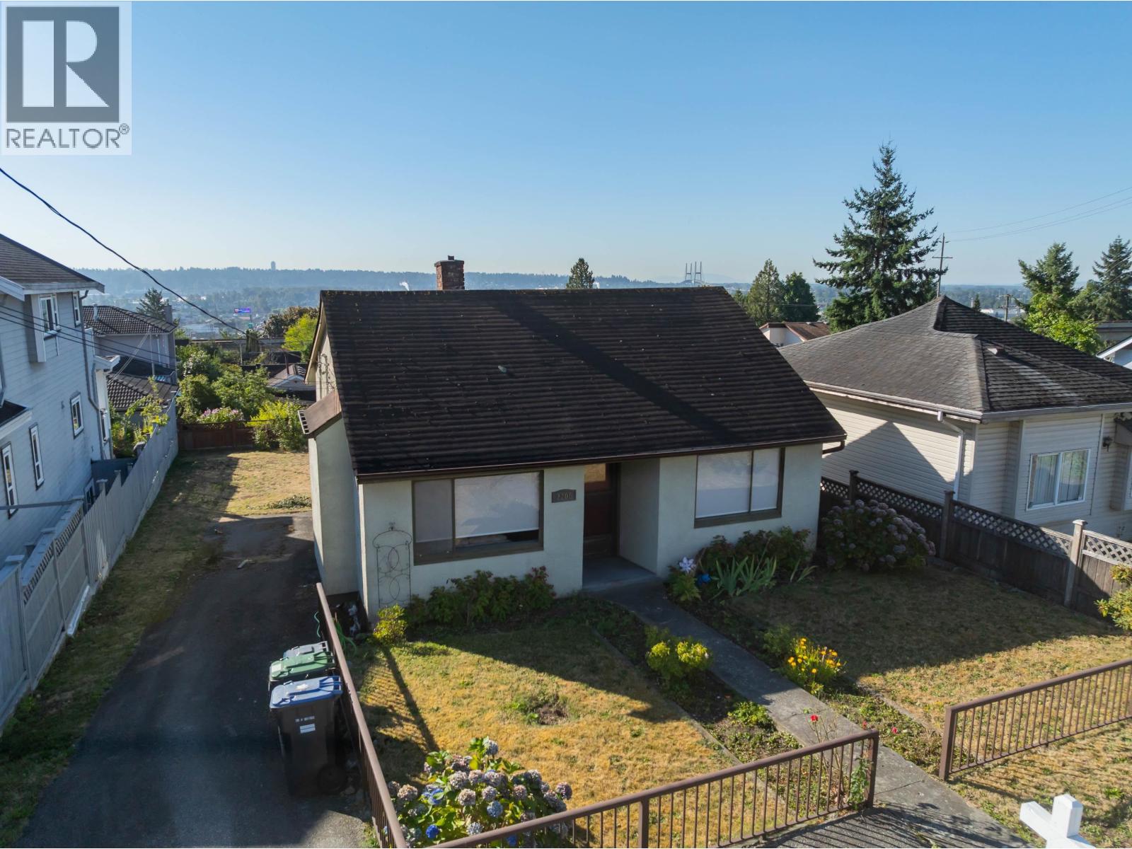 2206 EIGHTH AVENUE|New Westminster, British Columbia V3M2V1