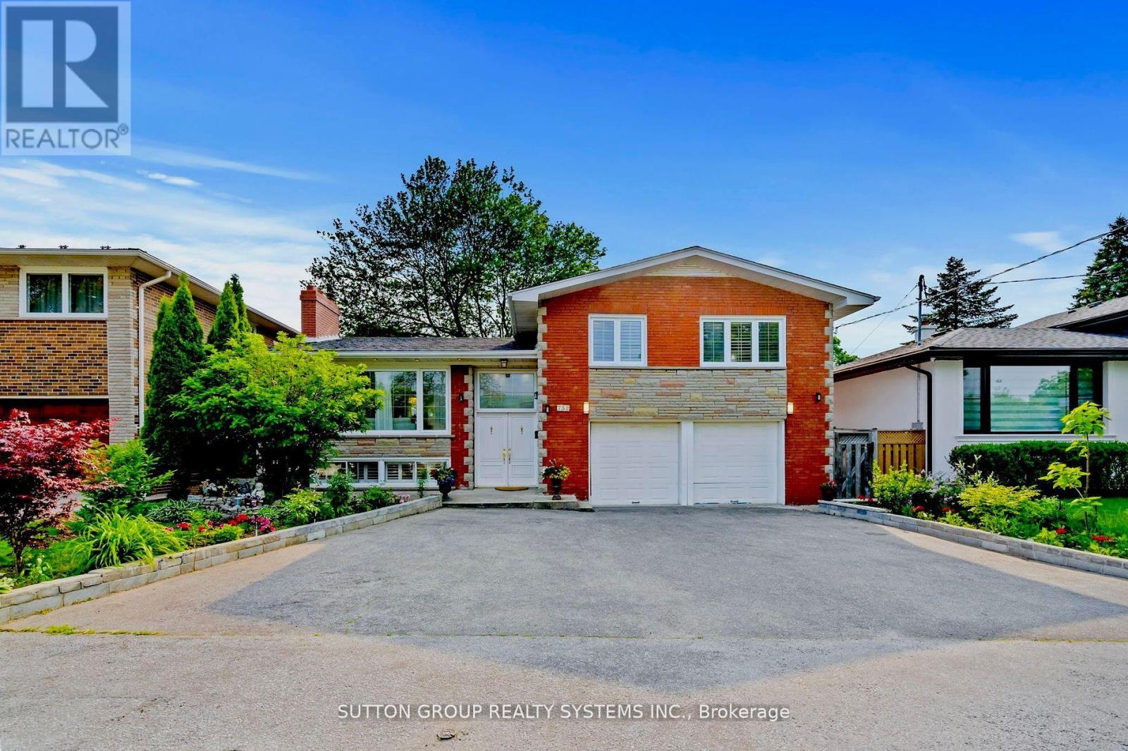 Property image for 732 ROYAL YORK ROAD|Toronto (Stonegate-Queensway), Ontario M8Y2T6