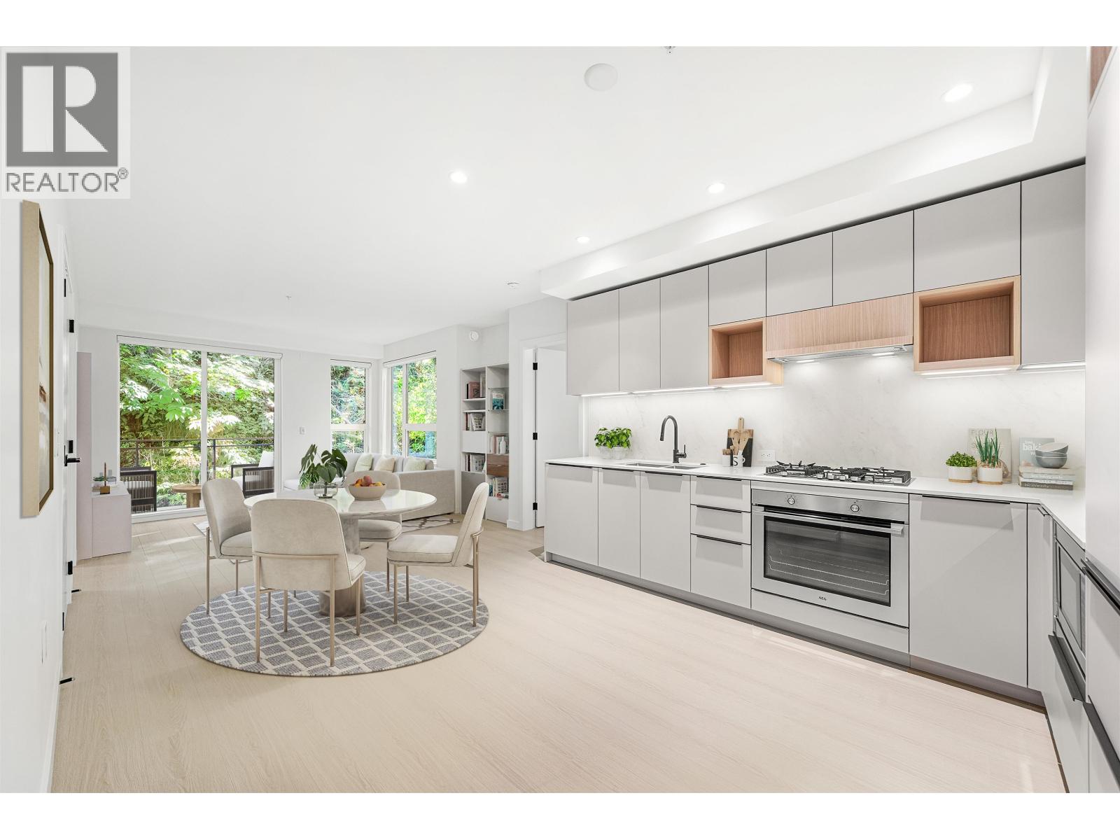 303 2015 ST. JOHNS STREET|Port Moody, British Columbia V3H0N5