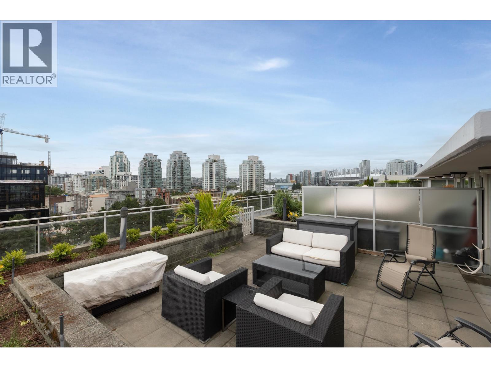 PH907 221 UNION STREET|Vancouver, British Columbia V6A0B4