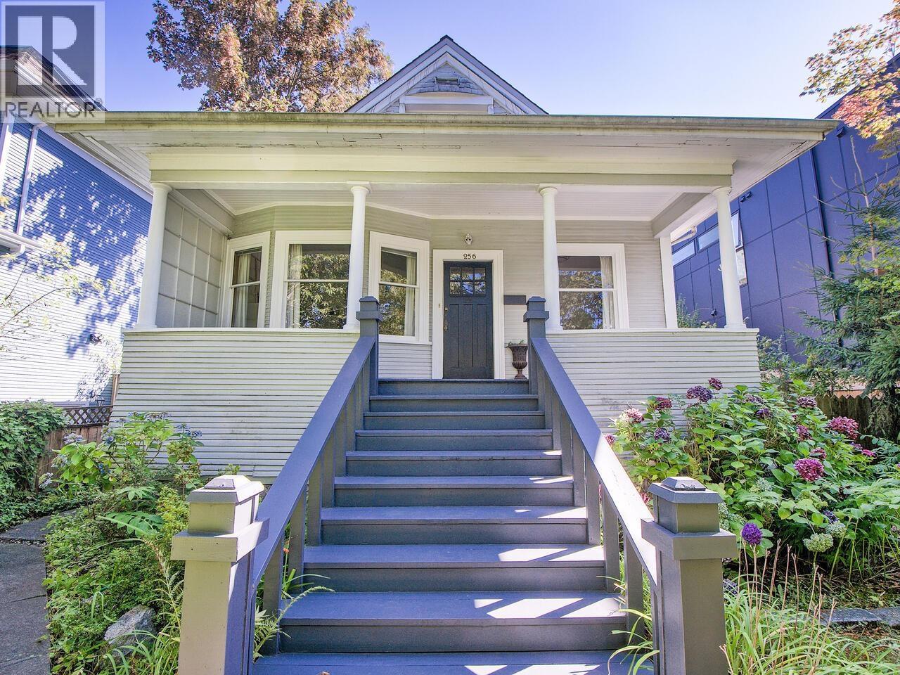 256 E 16TH AVENUE|Vancouver, British Columbia V5T2T4