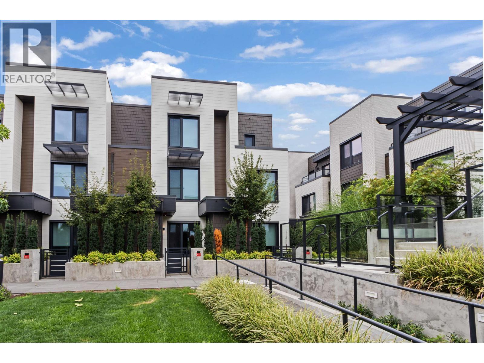 502 606 FOSTER AVENUE|Coquitlam, British Columbia V3J0L5