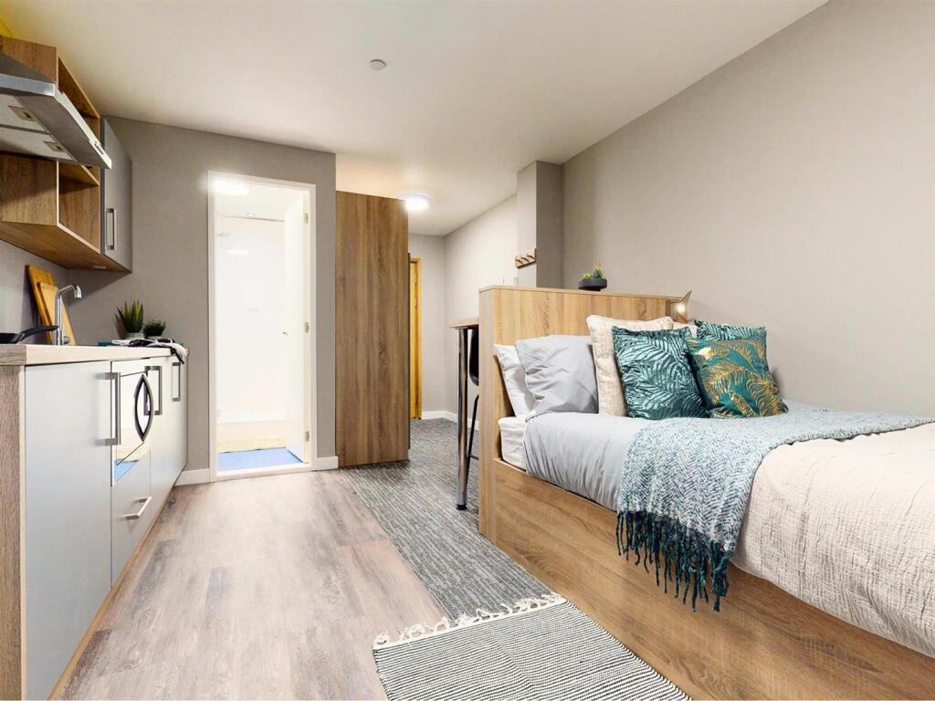 Additional image 4 of Aberdeen | Student | September | AB11