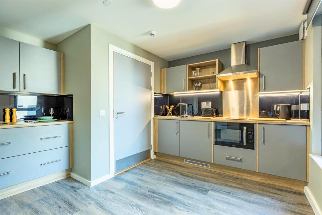 Additional image 4 of Aberdeen | Student | September | AB11