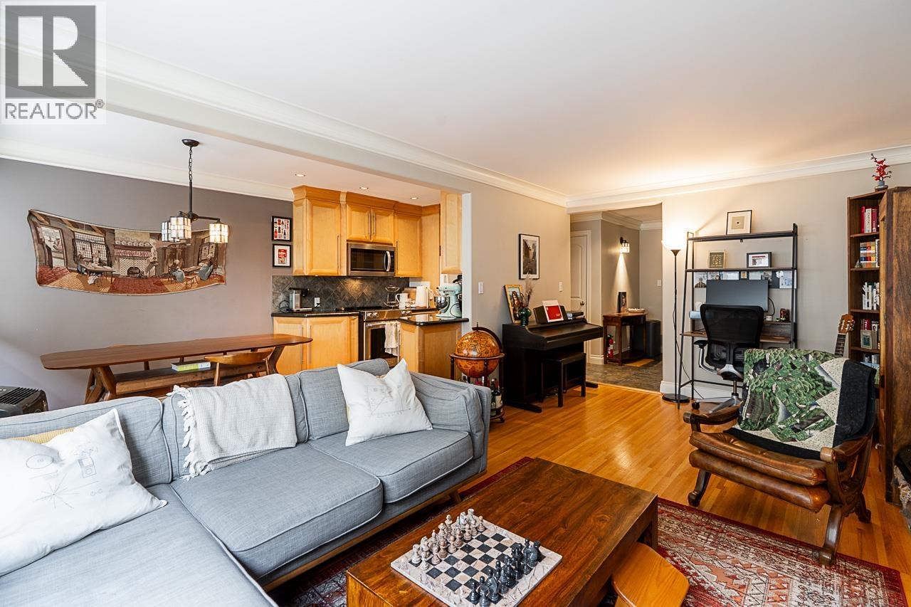 208 2493 W 1ST AVENUE|Vancouver, British Columbia V6K1G5