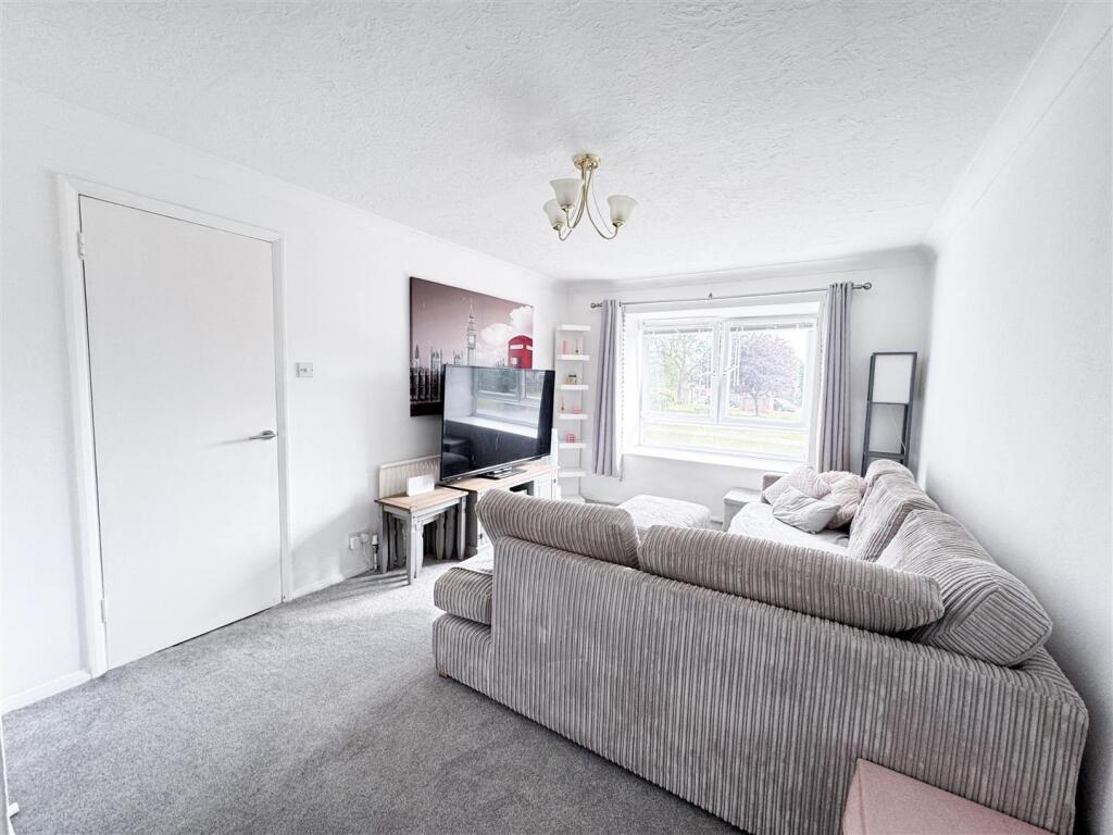 Additional image 5 of Summerfields Avenue, Hailsham BN27 3AW
