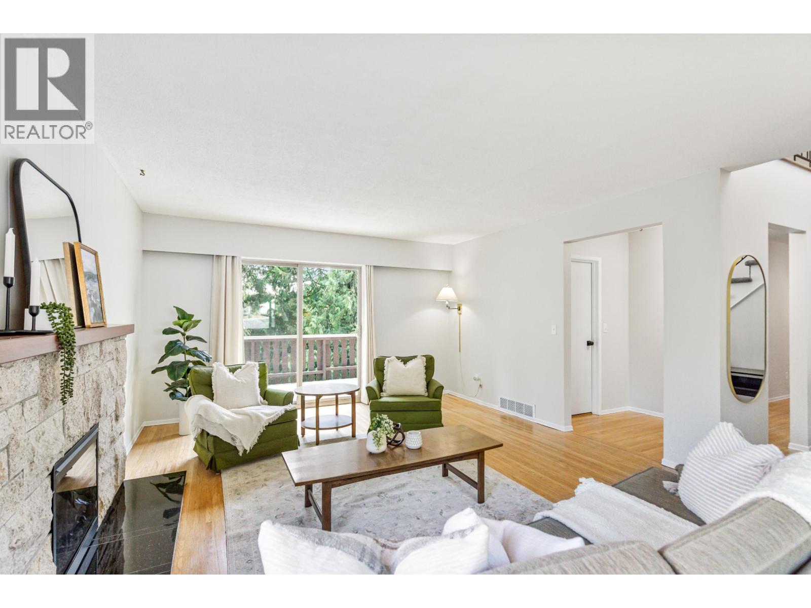 230 HARVARD DRIVE|Port Moody, British Columbia V3H1S8