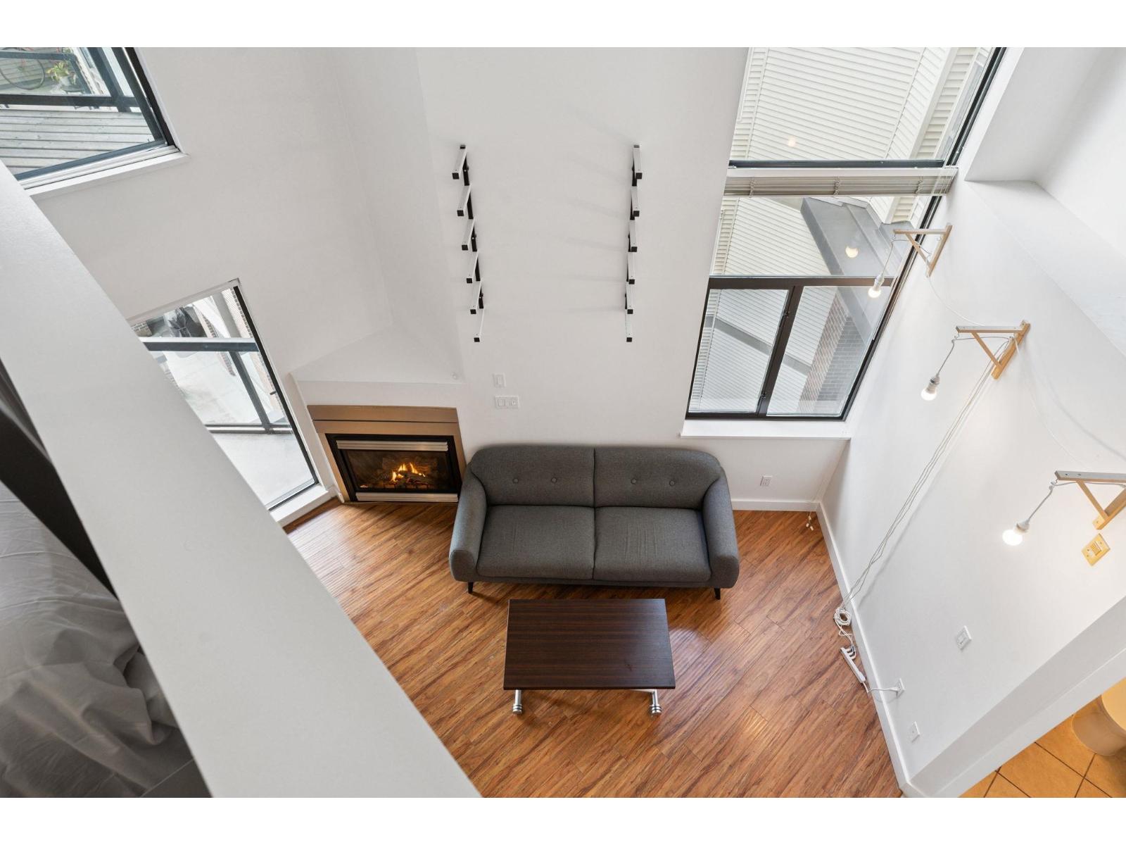 415 10866 CITY PARKWAY|Surrey, British Columbia V3T5W9