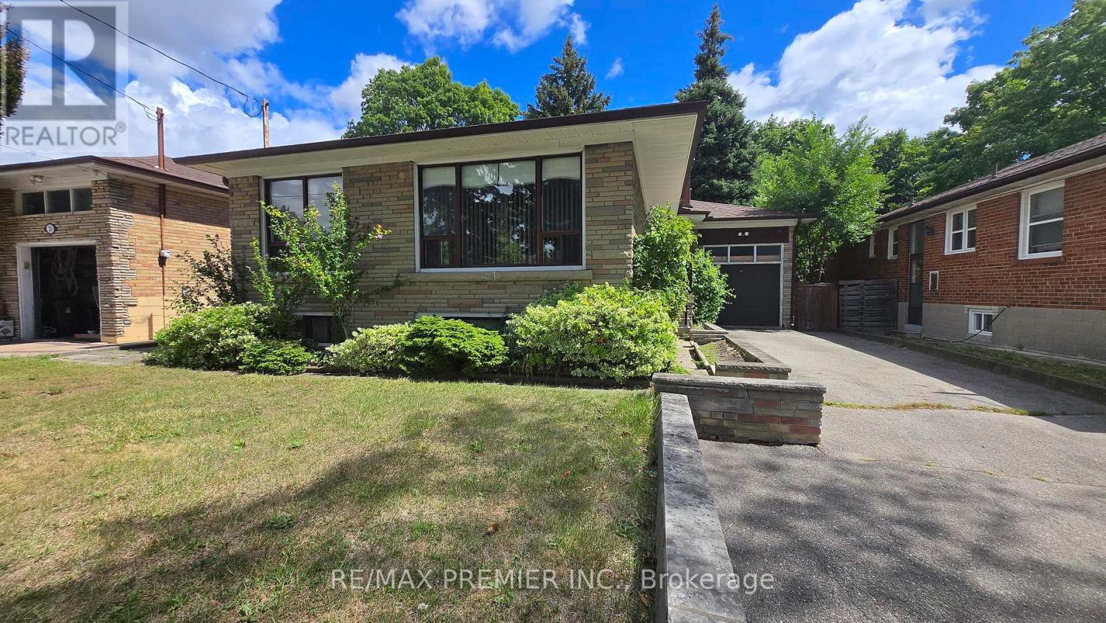 23 CANTON AVENUE|Toronto (Downsview-Roding-CFB), Ontario M3H1N1