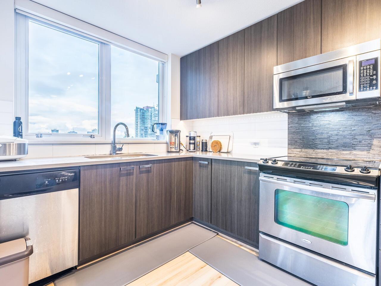 802 13325 102A AVENUE|Surrey, British Columbia V3T0J5