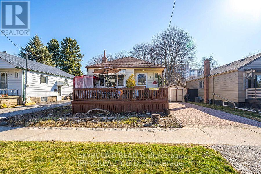 Property image for 5 WESTBOURNE AVENUE|Toronto (Clairlea-Birchmount), Ontario M1L2X8