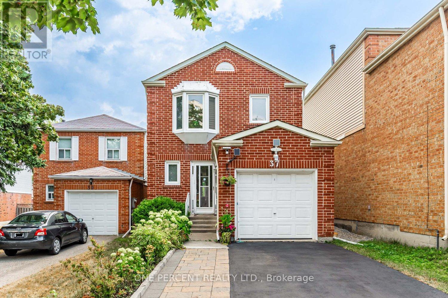 37 LANSBURY COURT|Vaughan (Crestwood-Springfarm-Yorkhill), Ontario L4J5K1