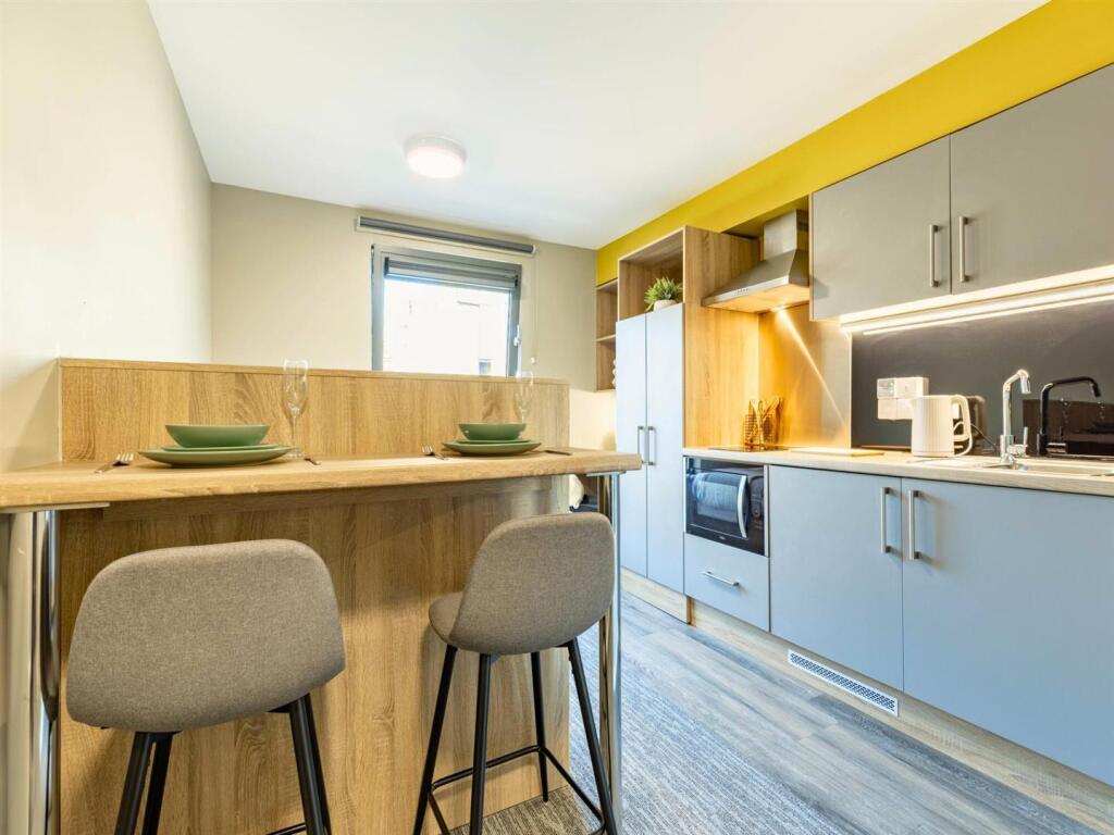 Additional image 5 of Aberdeen | Student | September | AB11