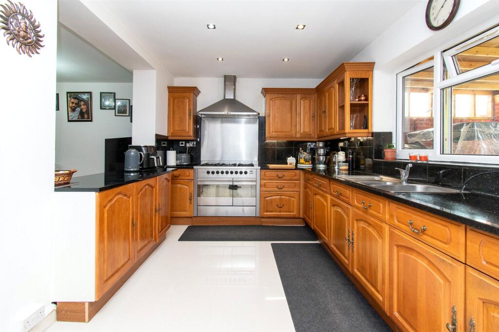 Additional image 7 of How Wood, Park Street, St. Albans, Hertfordshire, AL2